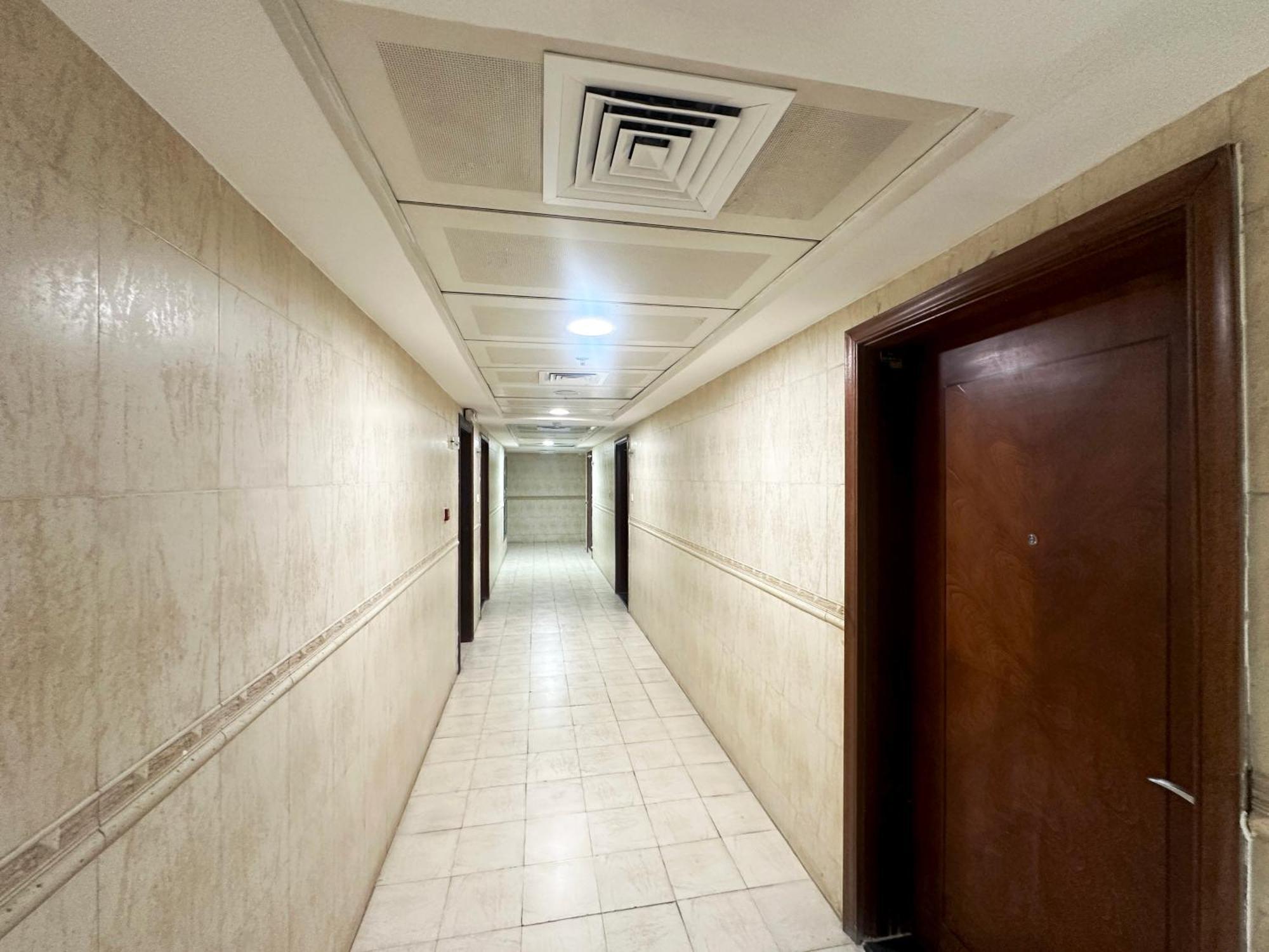 Проживання в сім'ї Cove Partition In Tecom Near Internet Metro