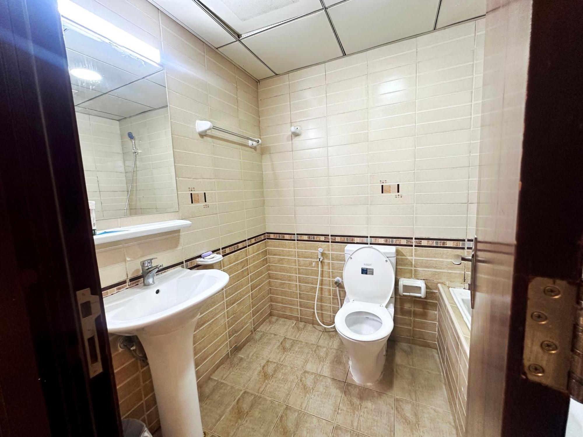 Проживання в сім'ї Cove Partition In Tecom Near Internet Metro