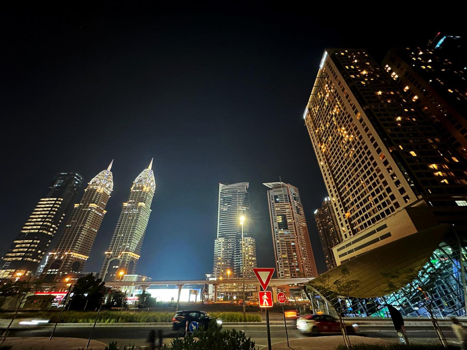 Cove Partition In Tecom Near Internet Metro Privatunterkunft Dubai